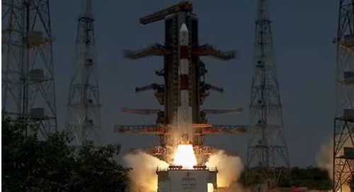 Ấn Độ phóng thành công tàu thăm dò mặt trời